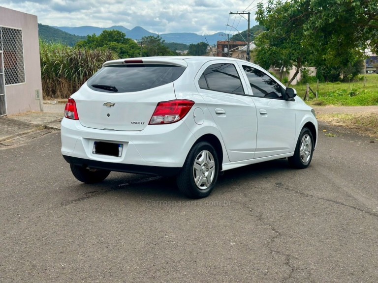CHEVROLET - ONIX - 2013/2013 - Branca - R$ 43.900,00