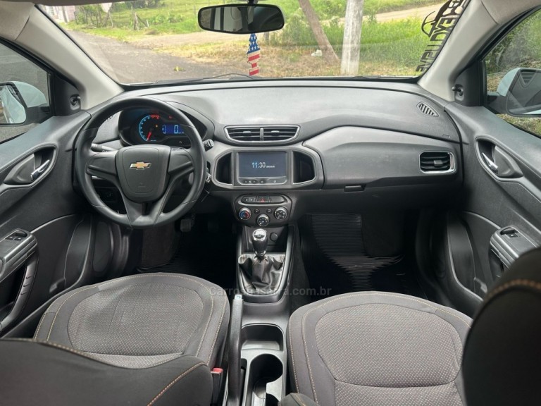 CHEVROLET - ONIX - 2013/2013 - Branca - R$ 43.900,00