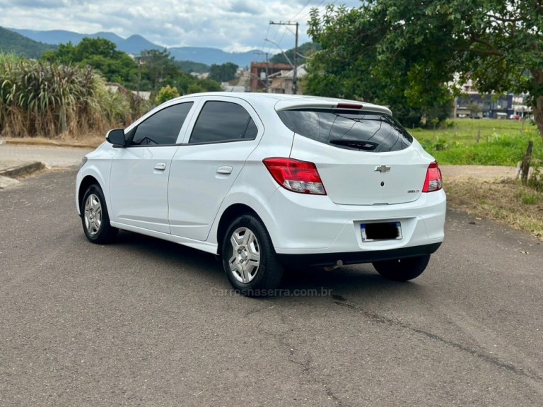 CHEVROLET - ONIX - 2013/2013 - Branca - R$ 43.900,00